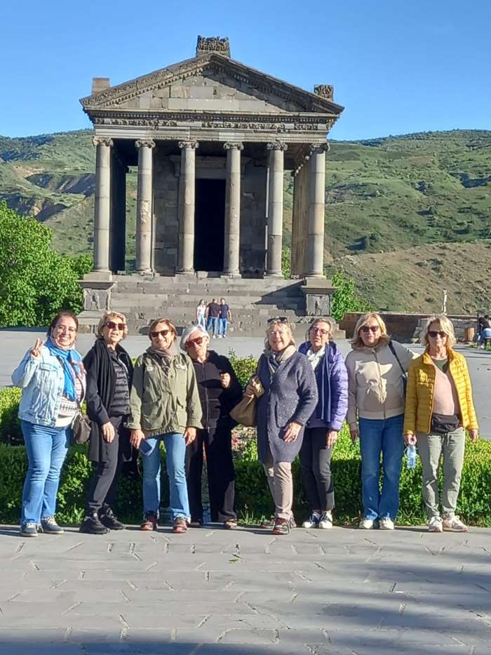 Italian tourists in Garni