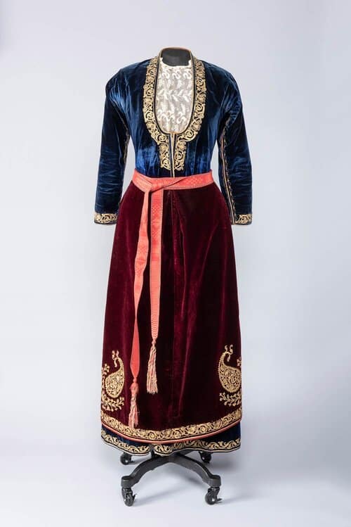 traditional Armenian wedding dress